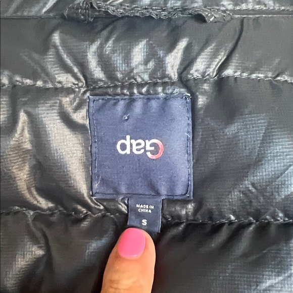 GAP Puffer Vest - Picture 8 of 8